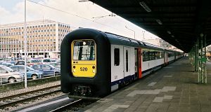 A Belga Nemzeti Vasúttársaság (SNCB/NMBS) két csatolt AM 96-os IC-motorvonata (3 kV =) vár az indulásra. 