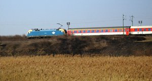 IC 650 is rushing toward Miskolc with railcars of the Czech Railways, hauled by electric locomotive 1047 004 of MÁV