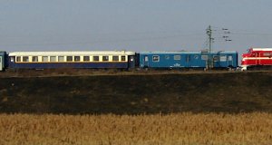 A vonatot a tervekkel ellentétben az M61 001-es Nohab húzta. Ezért egy villamos vonatfűtő kocsit is be kellett sorolni.
