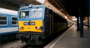V63 138 mit dem nach München abfahrenden Kálmán Imre EuroNight
