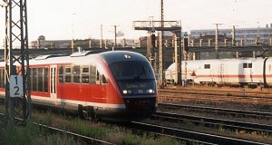 Ein Desiro-Triebzug der Baureihe 642 ist gerade nach Lindau abgefahren.