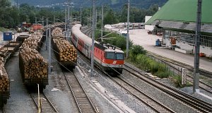 City Shuttle vonat érkezik Innsbruck felől.
Mozdony: 1044 232 