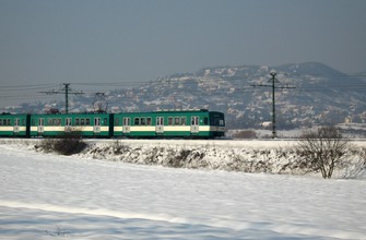 At the outskirts of Pomáz, an MXA-train is running in the snow toward Szentendre