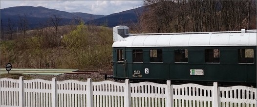 Behind the MÁV-standard concrete fence, motor car BCmot 468 is resting.