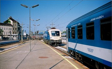 Die 1047 007 der MÁV übernimmt den nach Budapest fahrenden EN WienerWalzer