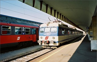 4030 220 - This electric trainset circulated on the S-Bahn network of Vienna. Photo taken one year before its withdrawal.