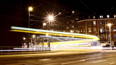 The Spirit of Tango 2

Tango Tram biegt auf die Brücke bei der Haltestelle Müchensteinerstrasse ein.