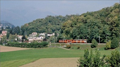 Sorengot elhagyva a vasút a Lago di Lugano két ága közti tavacska, a Laghetto Muzzano felé veszi az irányt. 