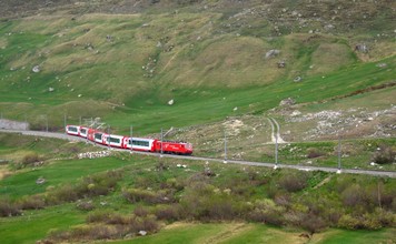 The second part of the Glacier Express proceeds at 1486 m AMSL towards Hospental.