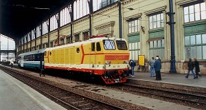 Another presentation: Electric locomotive E492 004 of the FS (Italian Railways), sample of the 2 classes offered to MÁV