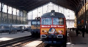 Diesel trainset MDmot 3042 as 'Santa Claus Dream Train'