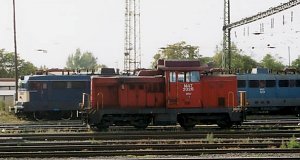 Diesel locomotive M47 2026 with 2 class V43 locos
