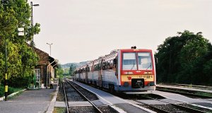 Estefelé a 6341 009-es 'Pusztametró' várja a Budapest irányába utazókat