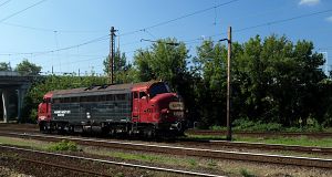 A Kárpát Vasút 459 022-es pályaszámú Nohab mozdonya érkezik Zugló felől.
