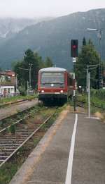Doppeltriebwagen 628 240 kommt in Pfronten-Ried an (aus Richtung Steinach). 