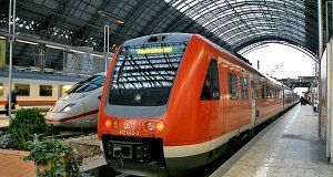 A saarbrückeni vonatot két csatolt billenőszekrényes dízelmotorvonat alkotja: a 612 140-es...