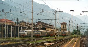 Electric locomotives at Domodossola station.
A class E.636 is hiding between the E.633 locos.