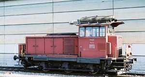 Diesel shunter Em 3/3 18820 is idling at Cadenazzo station