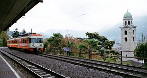 Itt indul az 1000 mm-es nyomtávú Ferrovia Lugano-Ponte Tresa (FLP)