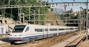 Der nach Florenz fahrende Cisalpino, Zug 153 kommt im Bahnhof an