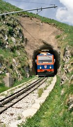 This tunnel, the Galleria Vetta is situated at km 7.9 of the railway, at 1430 m above sea level. It is only 25 m long.