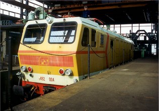 A kép még a bemutató előtt készült, a Ferencvárosi Pu. villamosmozdony-javító csarnokában