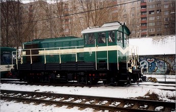 Die Diesellokomotive DL XVI 735 mit einem frisch erneuerten MXA