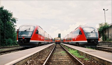 Bzmot 337 motor car between 2 double Desiro trainsets (in front: 6342 012 and 6342 005)