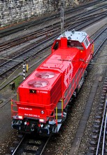Die Lokomotive Am 843 042 (Typ G 1700 BB) wurde 3 Monaten vor dieser Aufnahme von Vossloh an SBB ausgeliefert.
