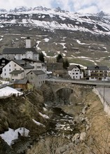 A Gotthardreuss hídja és a Mária Mennybemenetele plébániatemplom