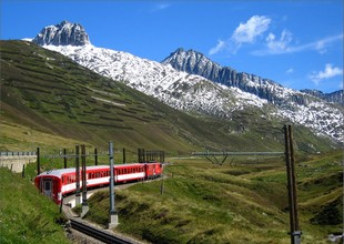 Nätschen fölött folytatja útját az 834-es számú regionális vonat az Oberalp-hágó felé.